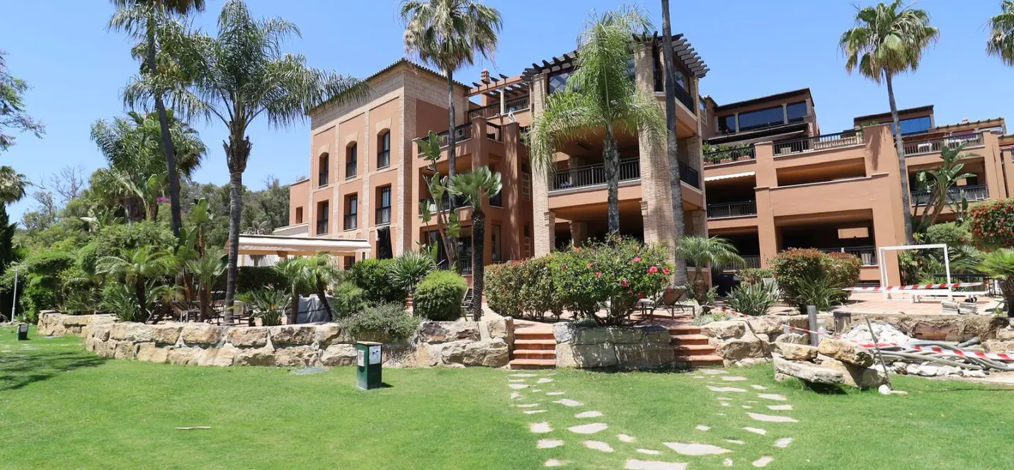 Venta de apartamento en planta baja en San Pedro de Alcántara 0