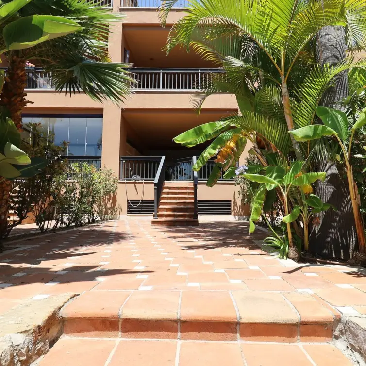 Venta de apartamento en planta baja en San Pedro de Alcántara