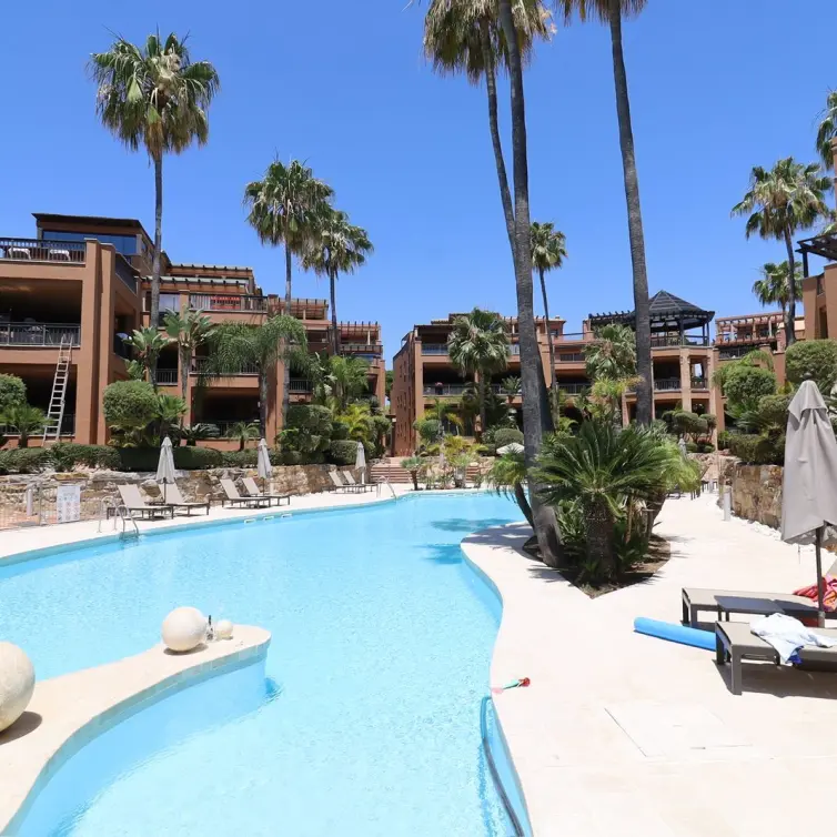 Venta de apartamento en planta baja en San Pedro de Alcántara