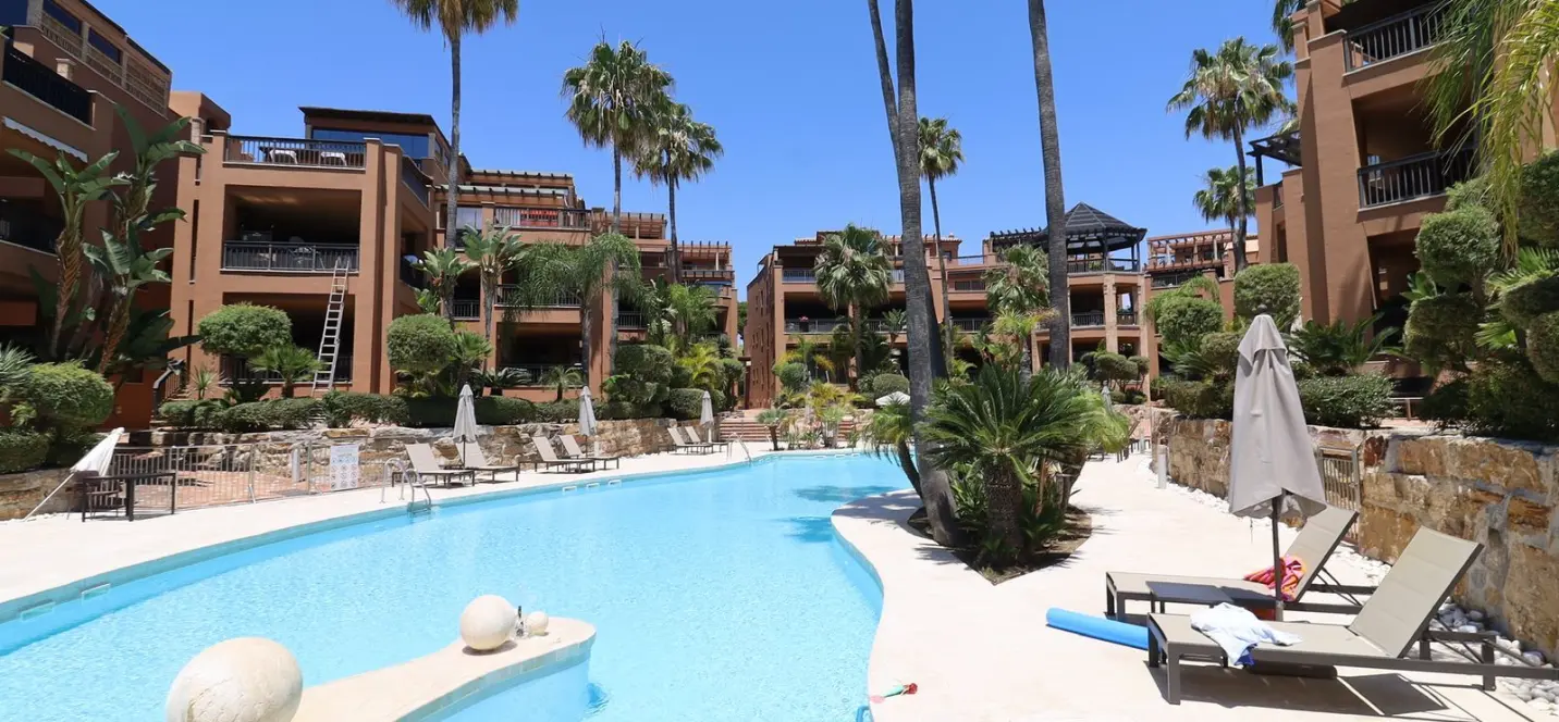 Venta de apartamento en planta baja en San Pedro de Alcántara 2