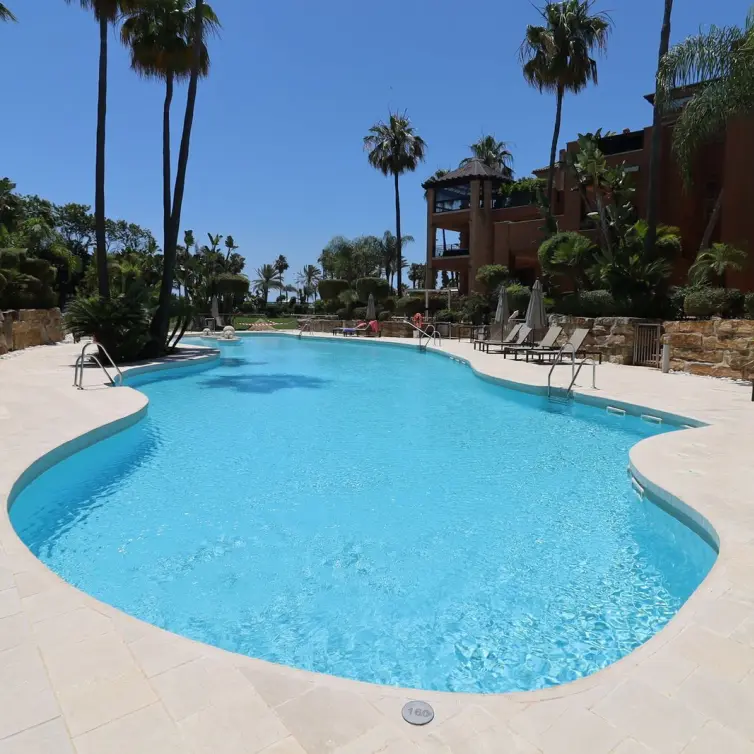 Venta de apartamento en planta baja en San Pedro de Alcántara