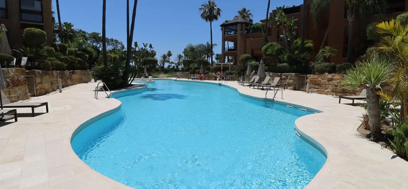 Venta de apartamento en planta baja en San Pedro de Alcántara 3