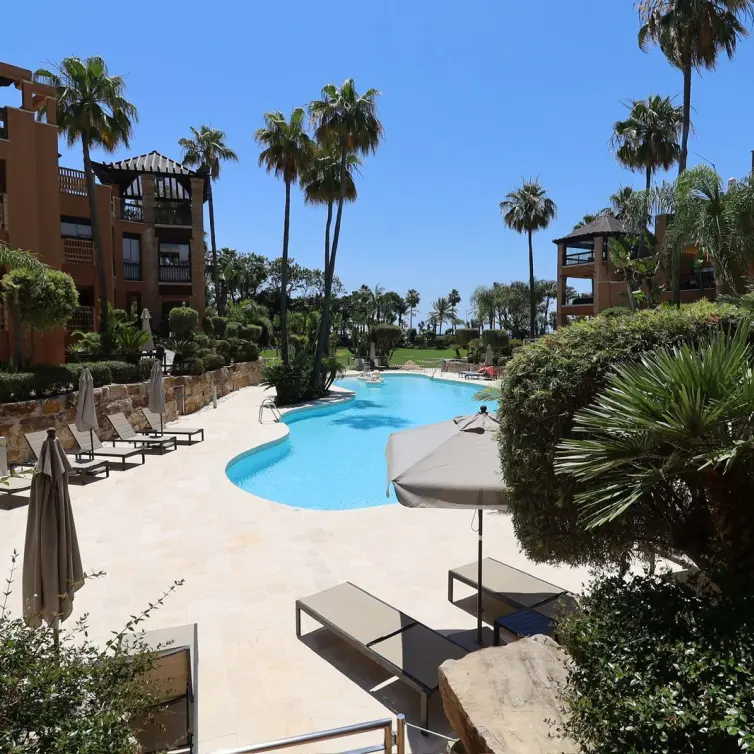 Venta de apartamento en planta baja en San Pedro de Alcántara