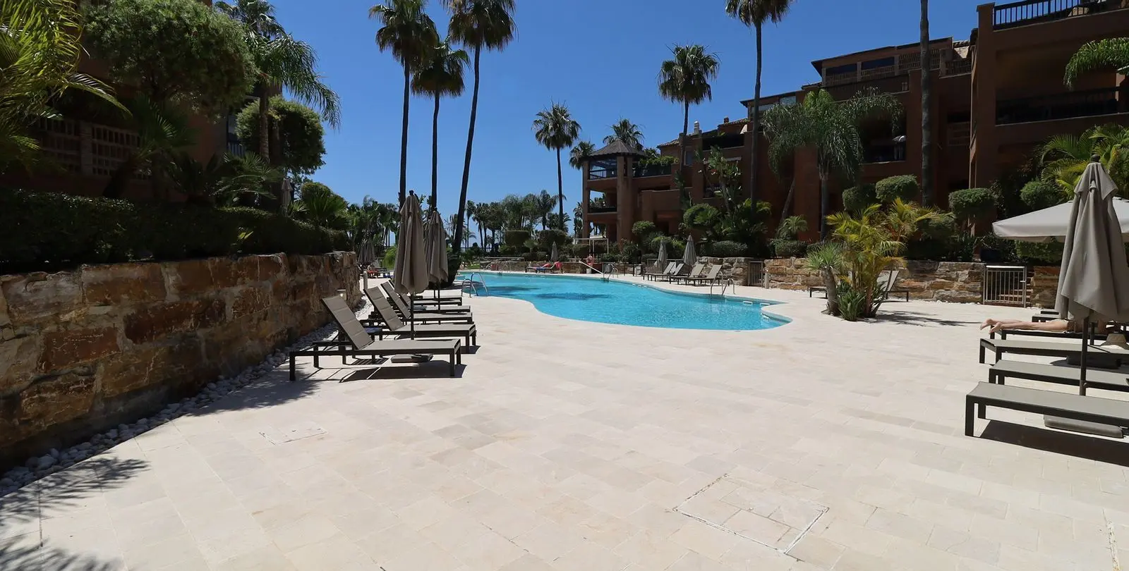 Venta de apartamento en planta baja en San Pedro de Alcántara 6