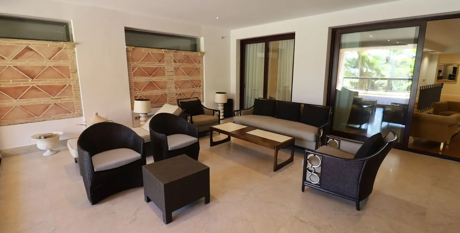 Venta de apartamento en planta baja en San Pedro de Alcántara 12