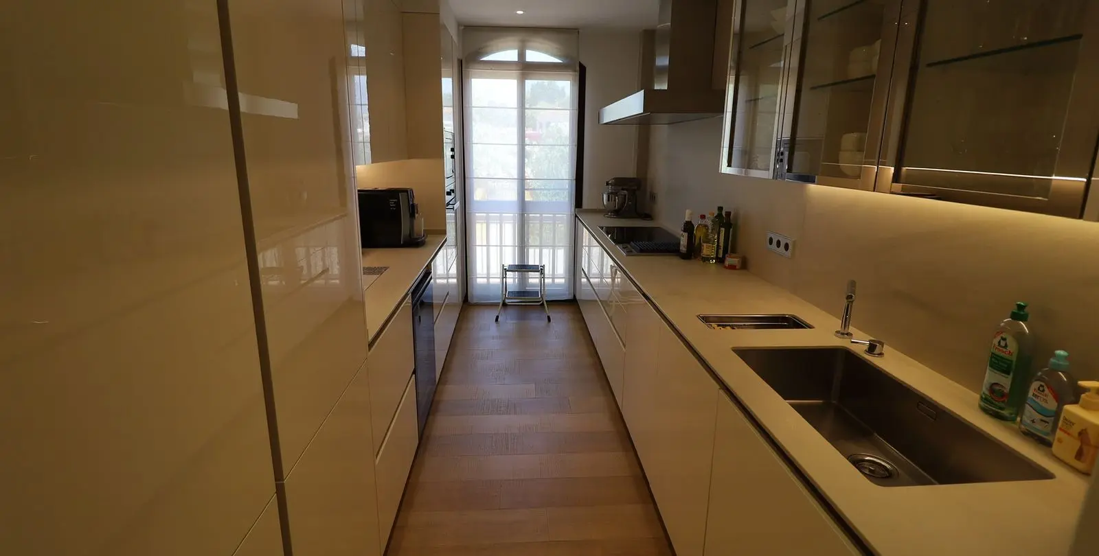 Venta de apartamento en planta baja en San Pedro de Alcántara 23