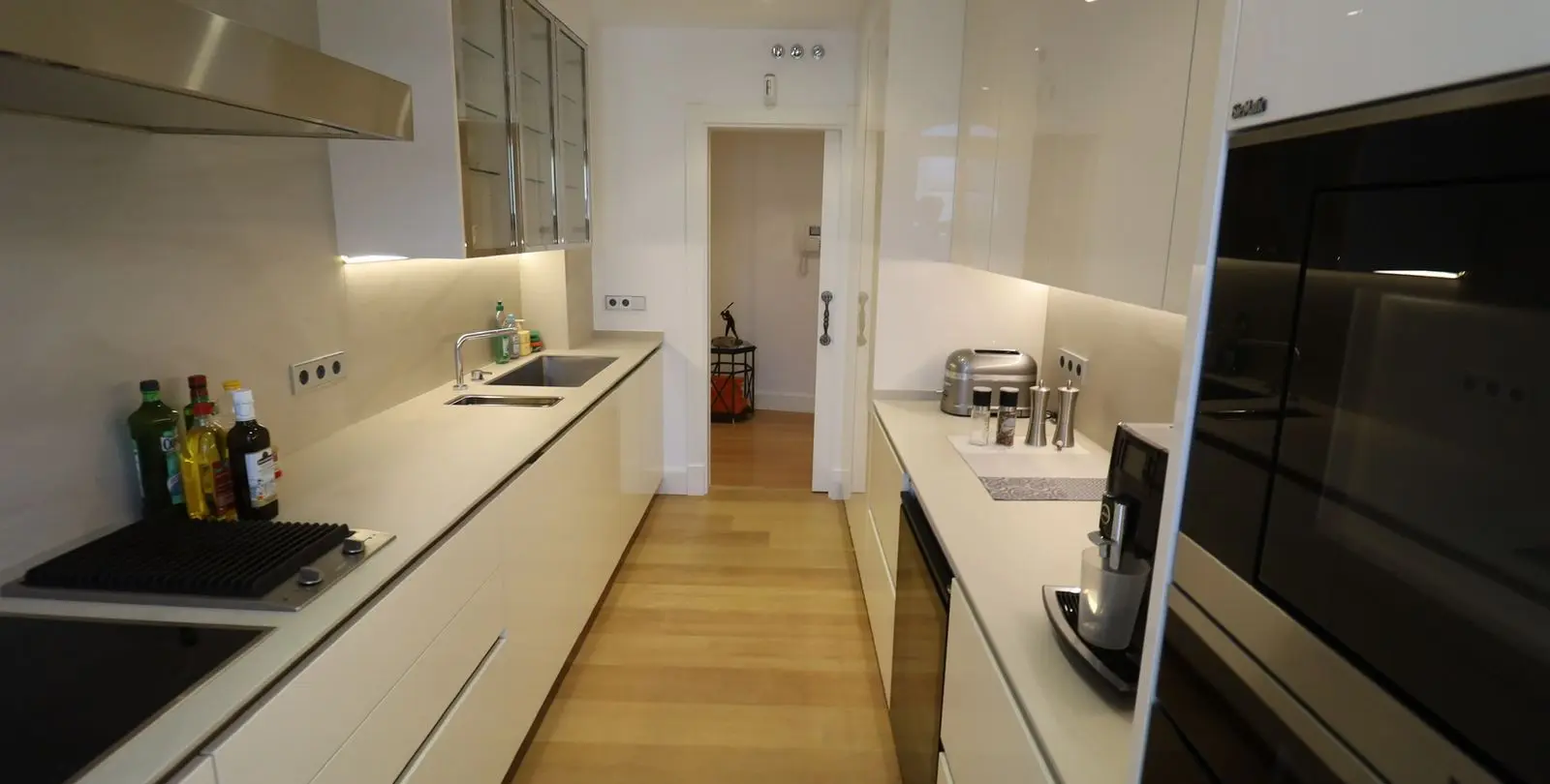 Venta de apartamento en planta baja en San Pedro de Alcántara 24