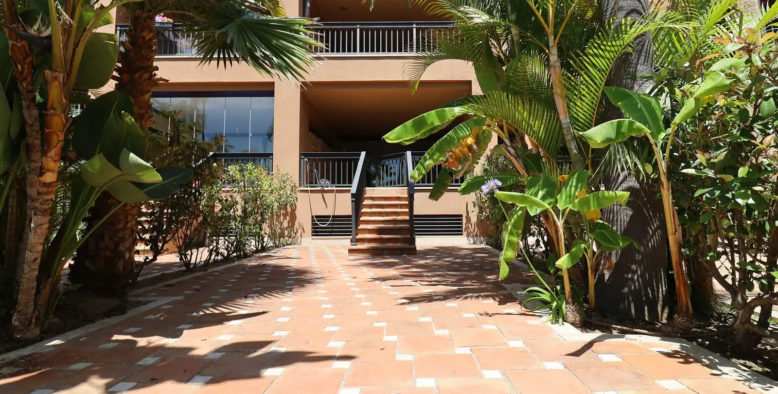 Venta de apartamento en planta baja en San Pedro de Alcántara 38
