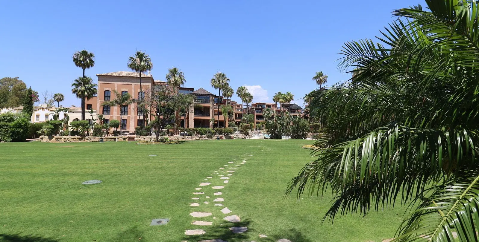 Venta de apartamento en planta baja en San Pedro de Alcántara 43
