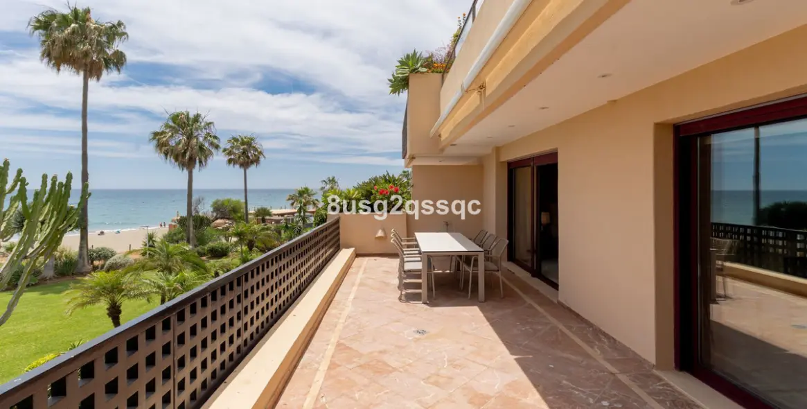 Venta de apartamento en planta media en Costalita 13