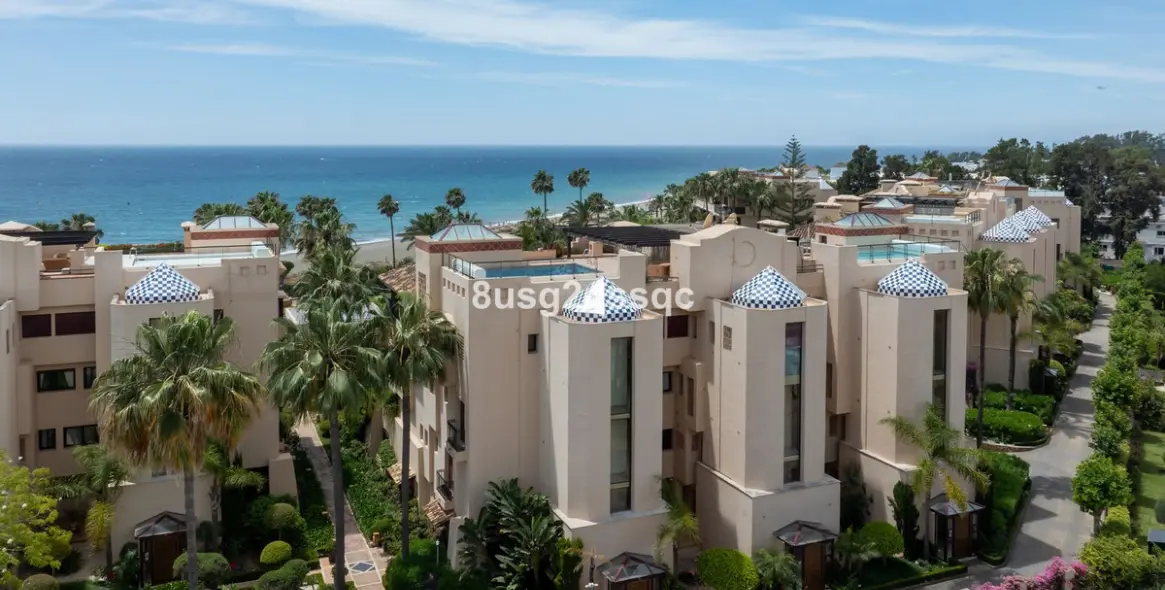 Venta de apartamento en planta media en Costalita 16