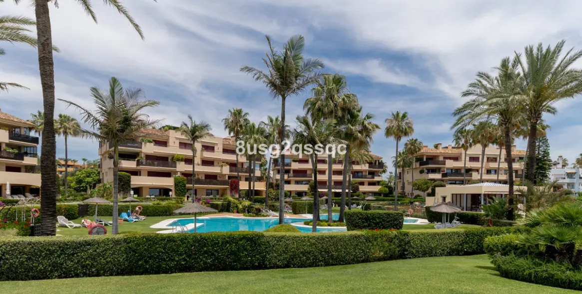 Venta de apartamento en planta media en Costalita 20