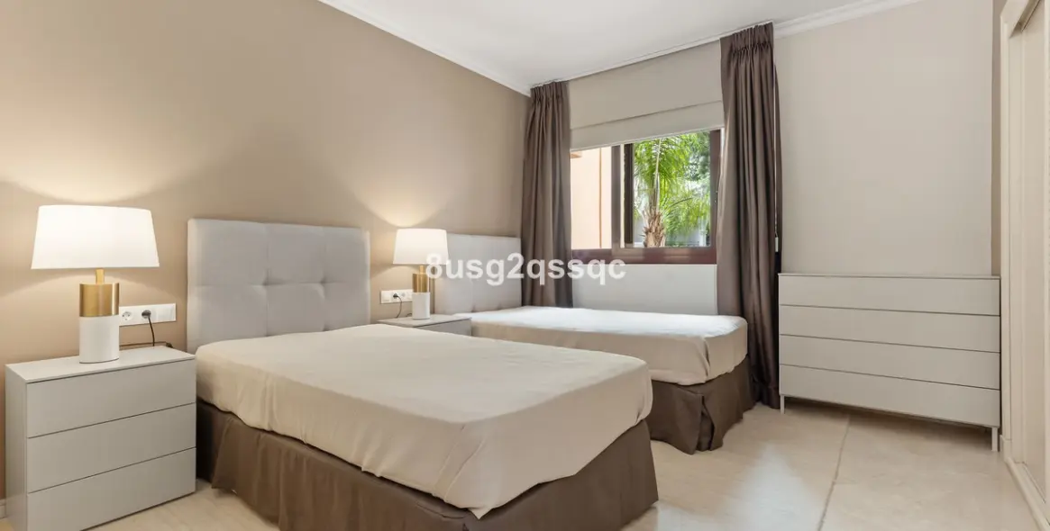Venta de apartamento en planta media en Costalita 23