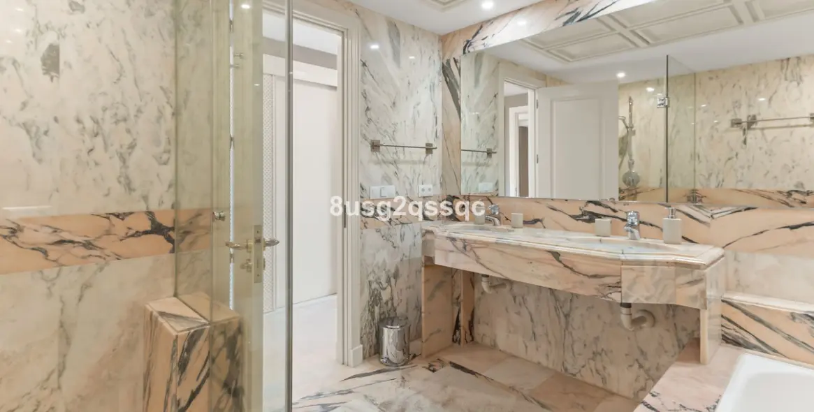 Venta de apartamento en planta media en Costalita 25