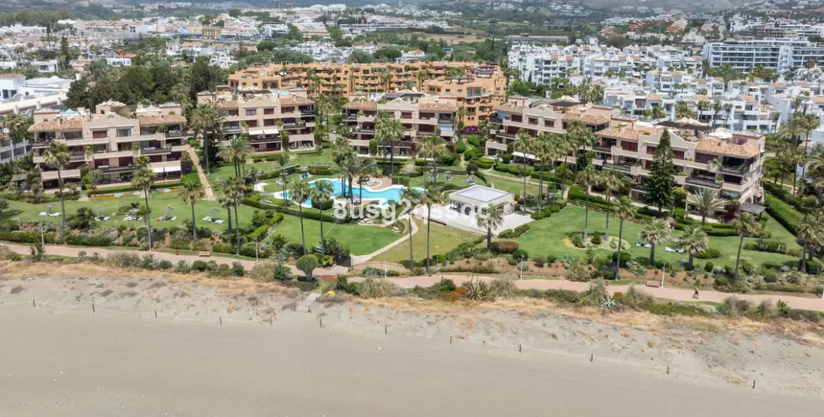 Venta de apartamento en planta media en Costalita 26