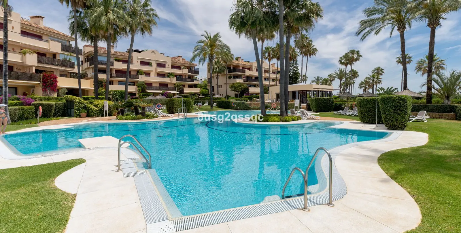 Venta de apartamento en planta media en Costalita 5