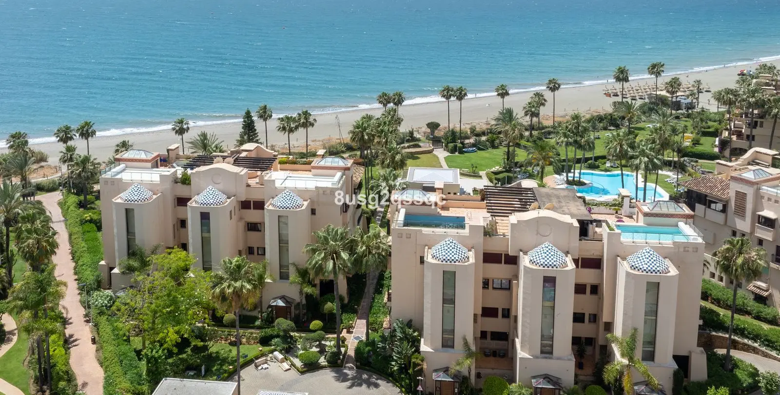 Venta de apartamento en planta media en Costalita 8