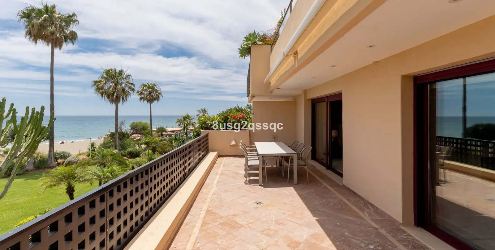 Venta de apartamento en planta media en Costalita 13