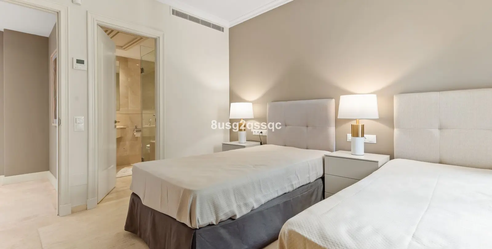 Venta de apartamento en planta media en Costalita 14