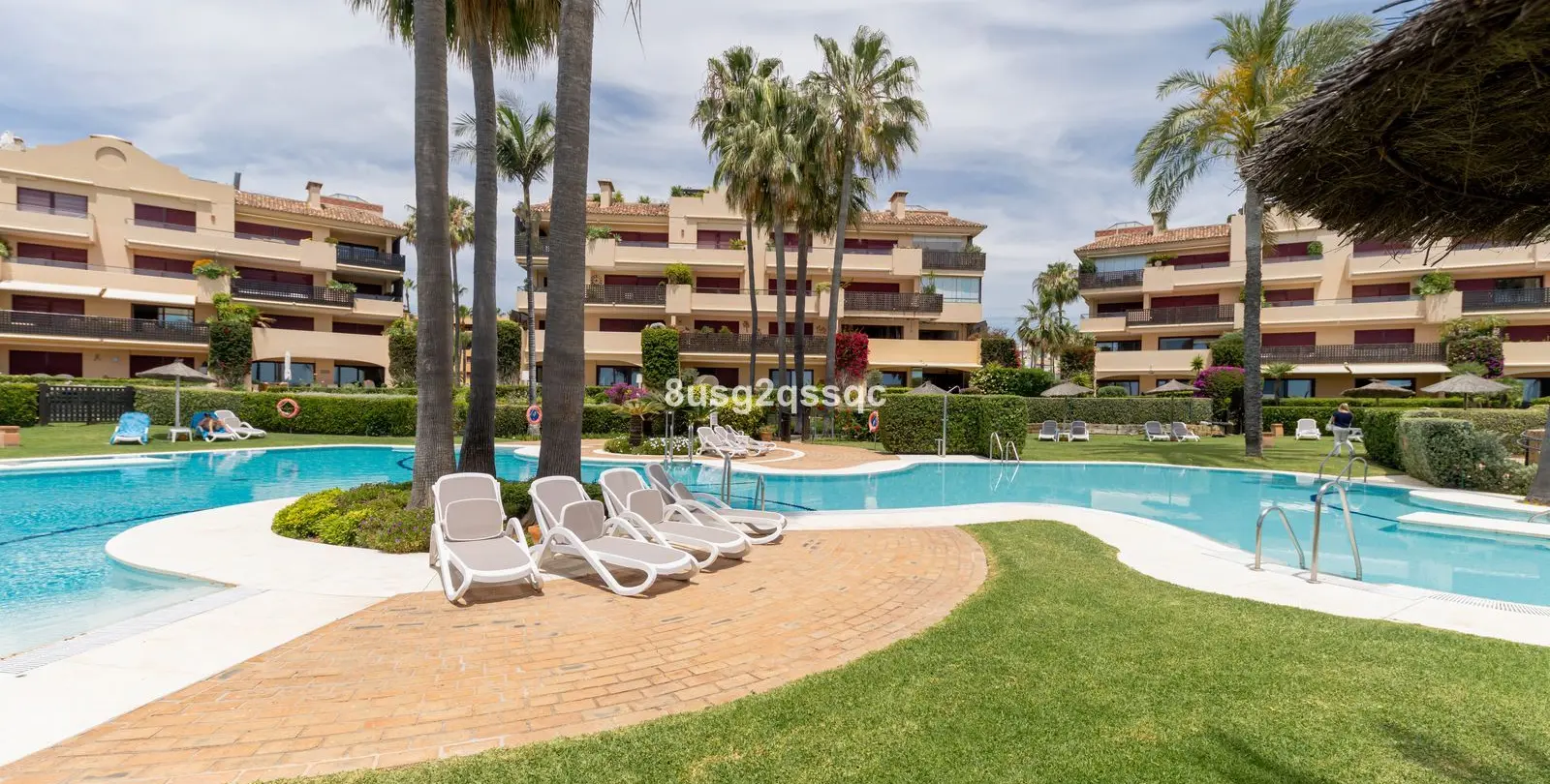 Venta de apartamento en planta media en Costalita 19