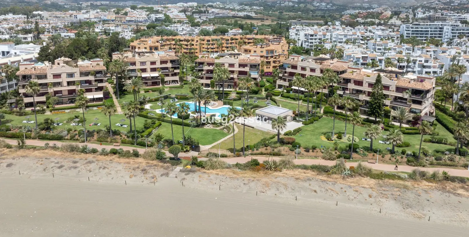 Venta de apartamento en planta media en Costalita 26