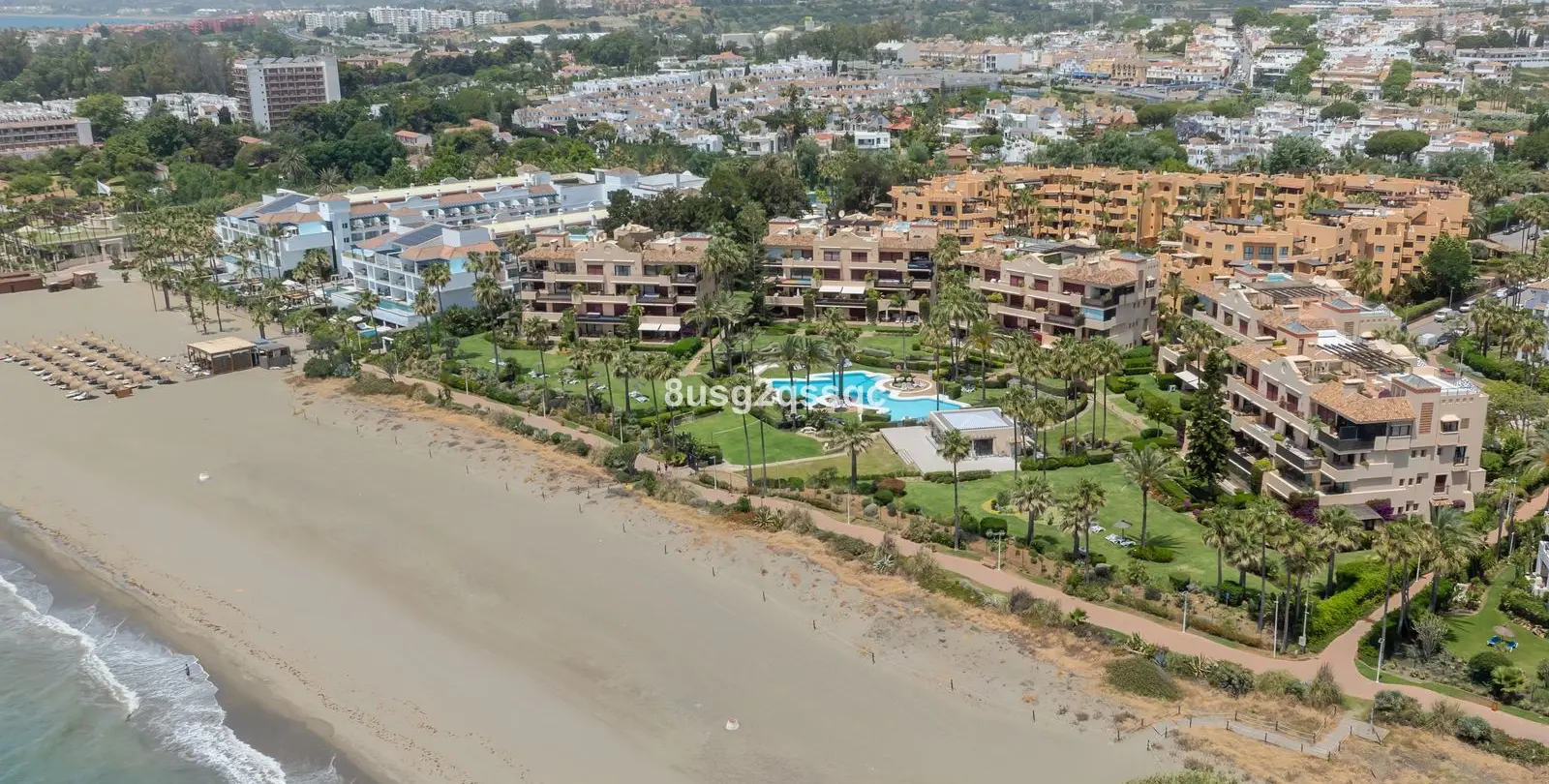 Venta de apartamento en planta media en Costalita 32