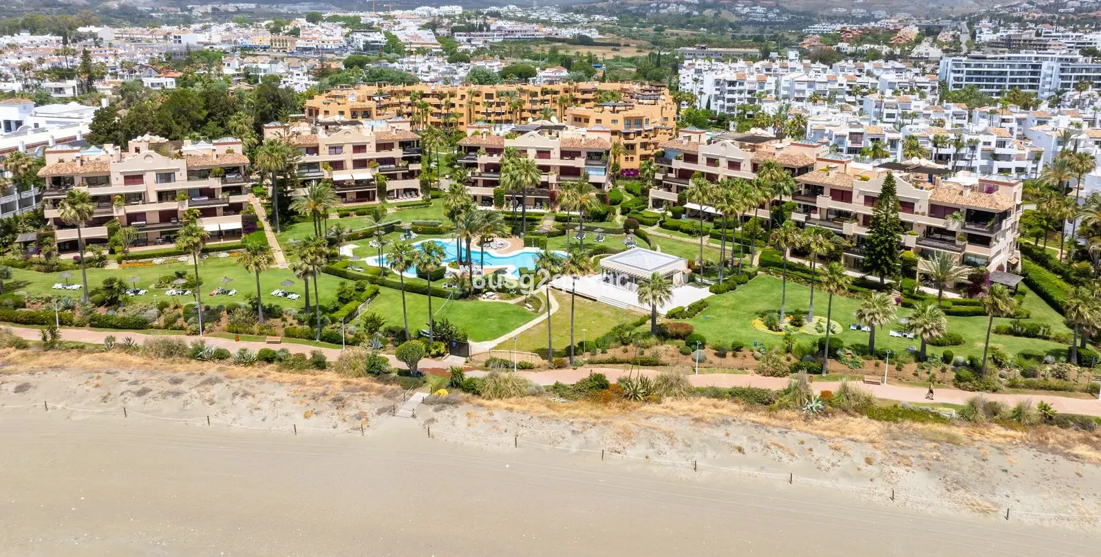 Venta de apartamento en planta media en Costalita 33