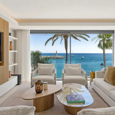 Venta de apartamento en planta media en Puerto Banús