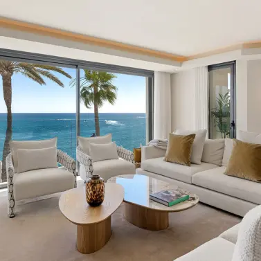 Venta de apartamento en planta media en Puerto Banús