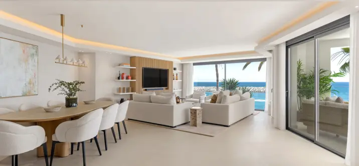 Venta de apartamento en planta media en Puerto Banús 3