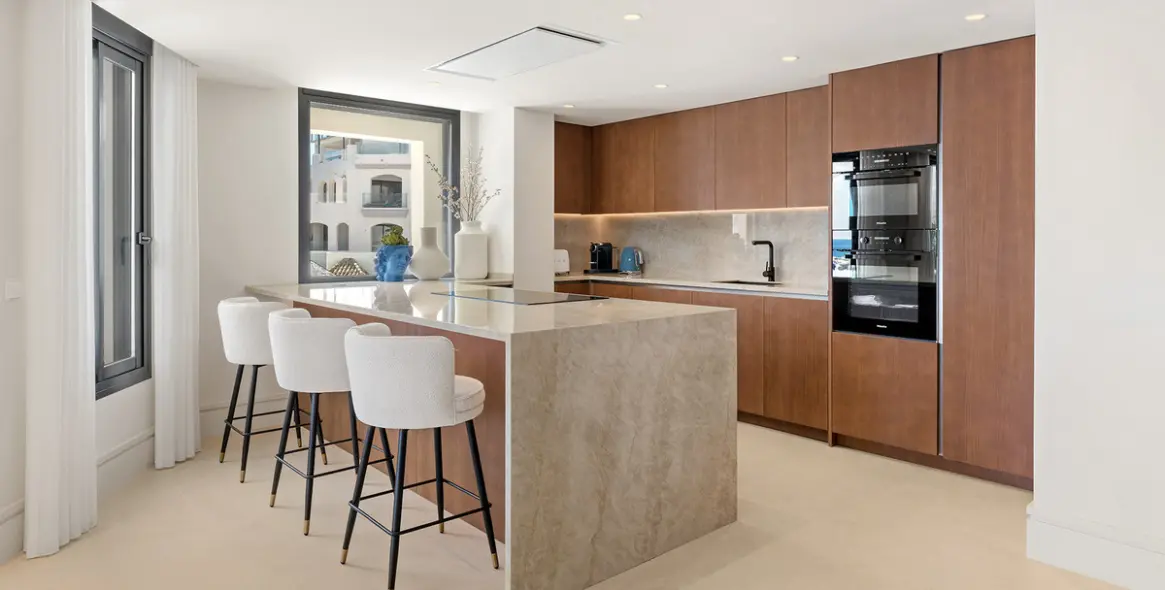 Venta de apartamento en planta media en Puerto Banús 8