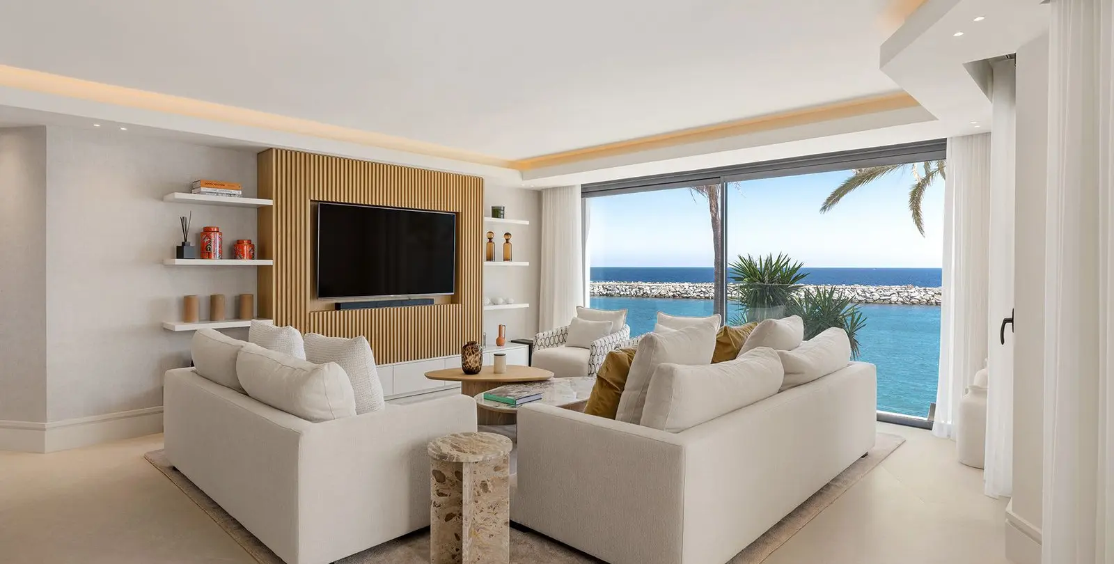Sale of middle floor apartment in Puerto Banús 6