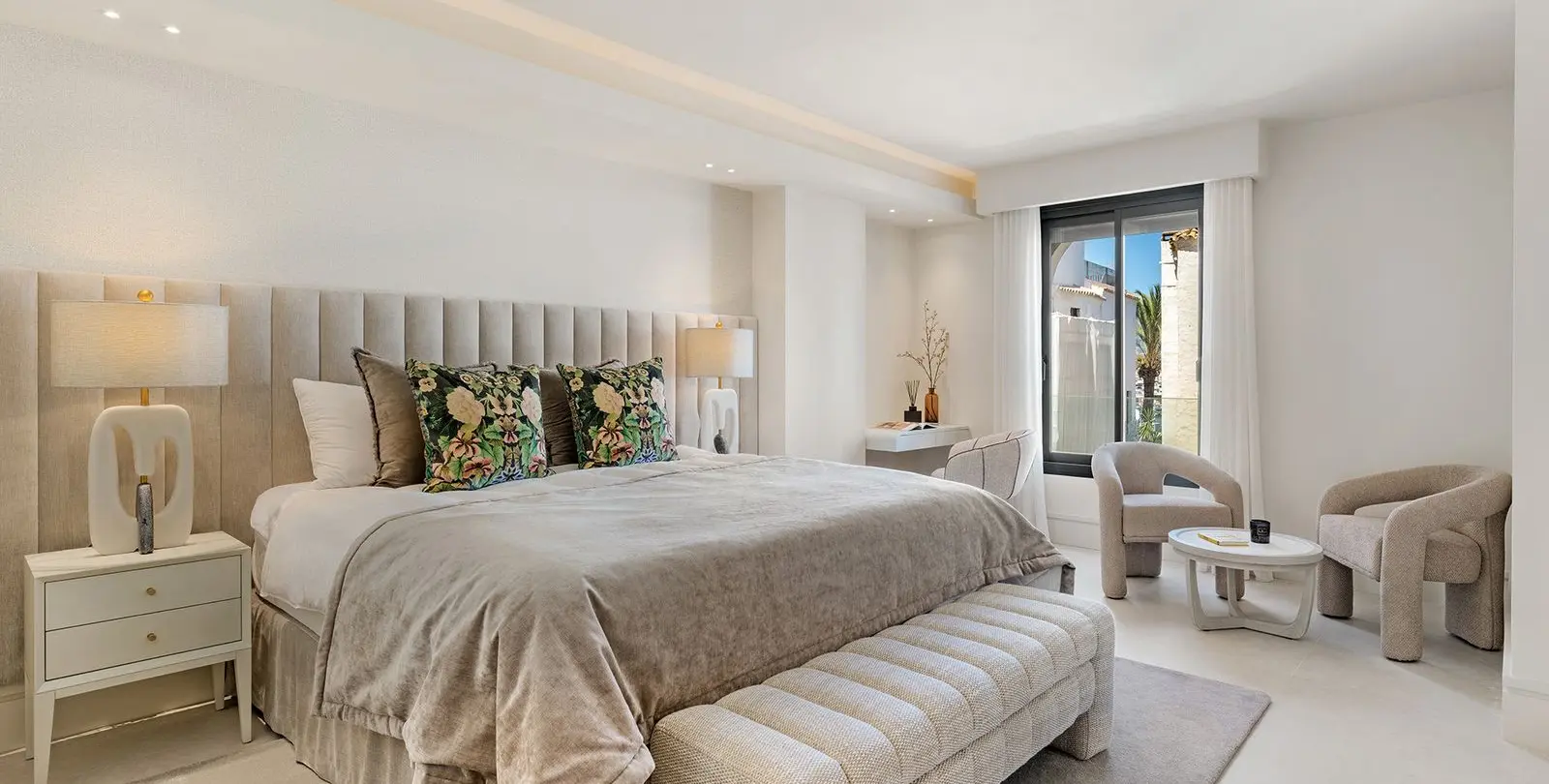 Sale of middle floor apartment in Puerto Banús 16