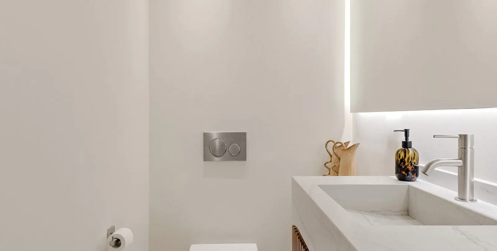 Sale of middle floor apartment in Puerto Banús 23