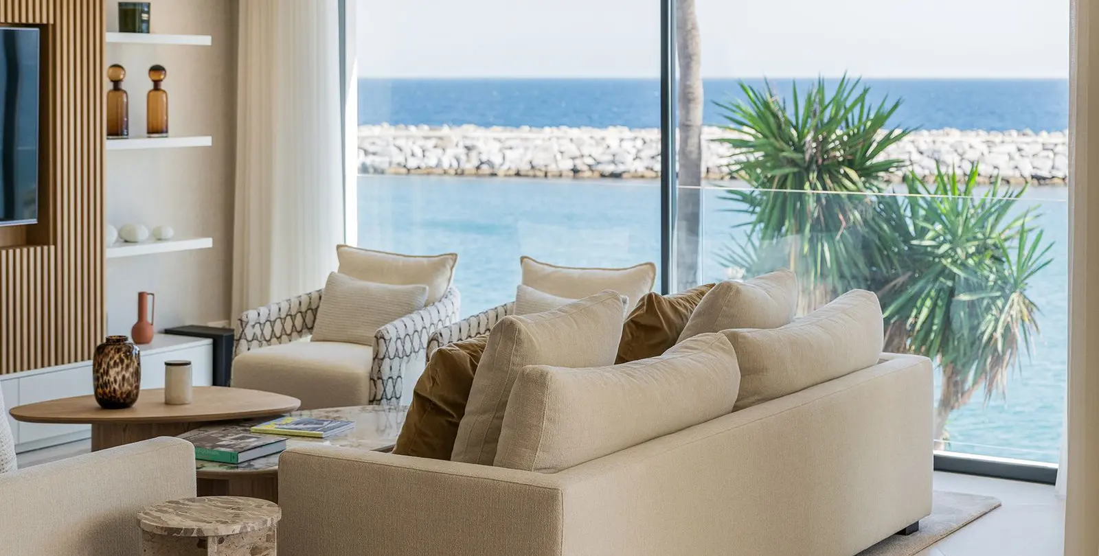 Sale of middle floor apartment in Puerto Banús 27