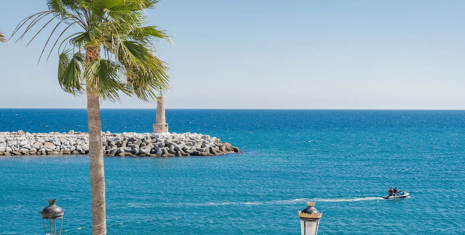Sale of middle floor apartment in Puerto Banús 28