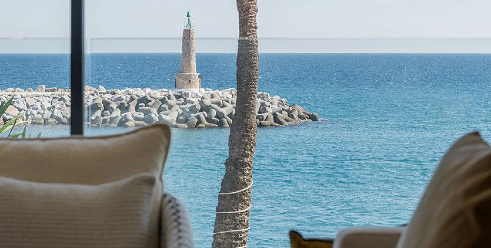 Sale of middle floor apartment in Puerto Banús 30