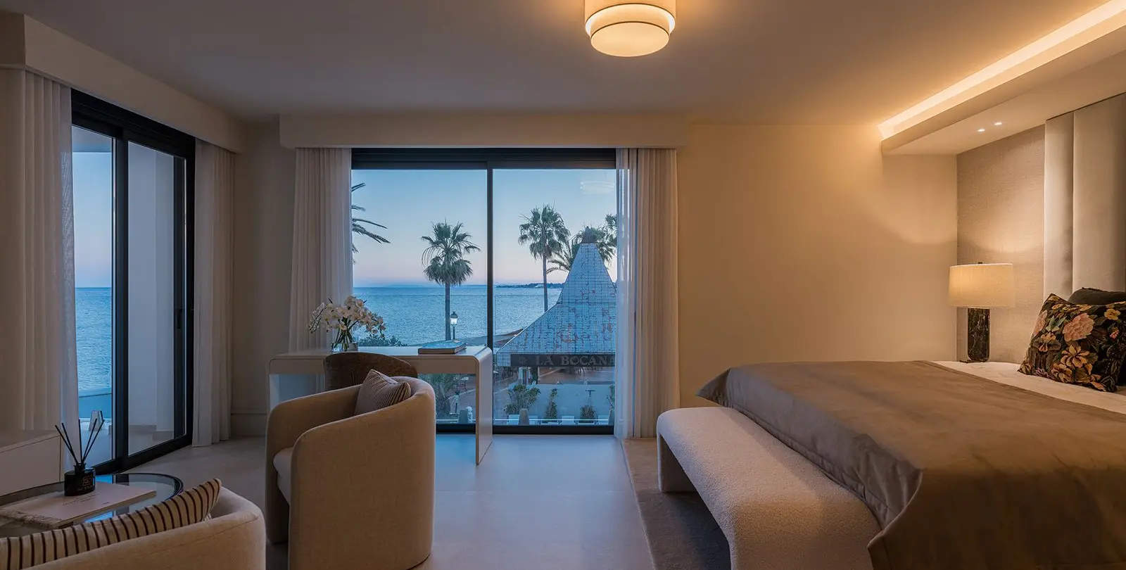 Sale of middle floor apartment in Puerto Banús 34