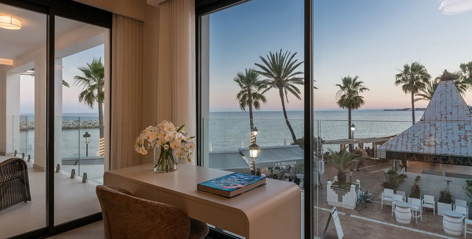 Sale of middle floor apartment in Puerto Banús 35
