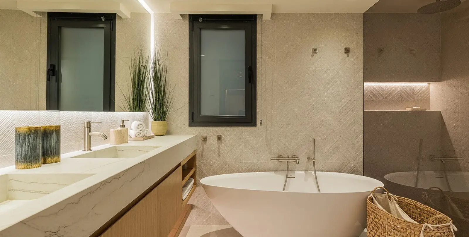Sale of middle floor apartment in Puerto Banús 37
