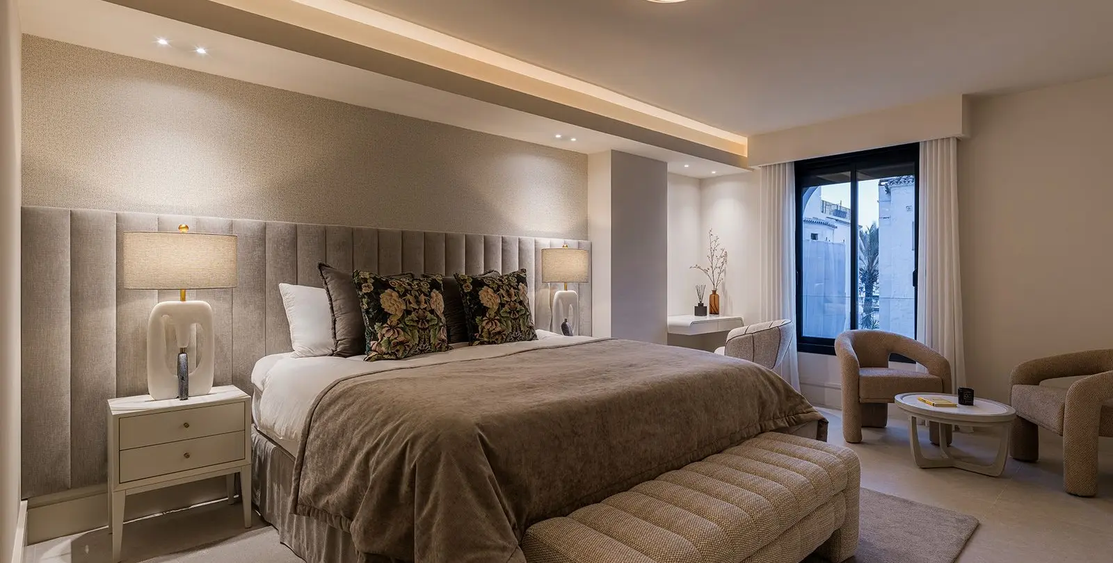 Sale of middle floor apartment in Puerto Banús 38