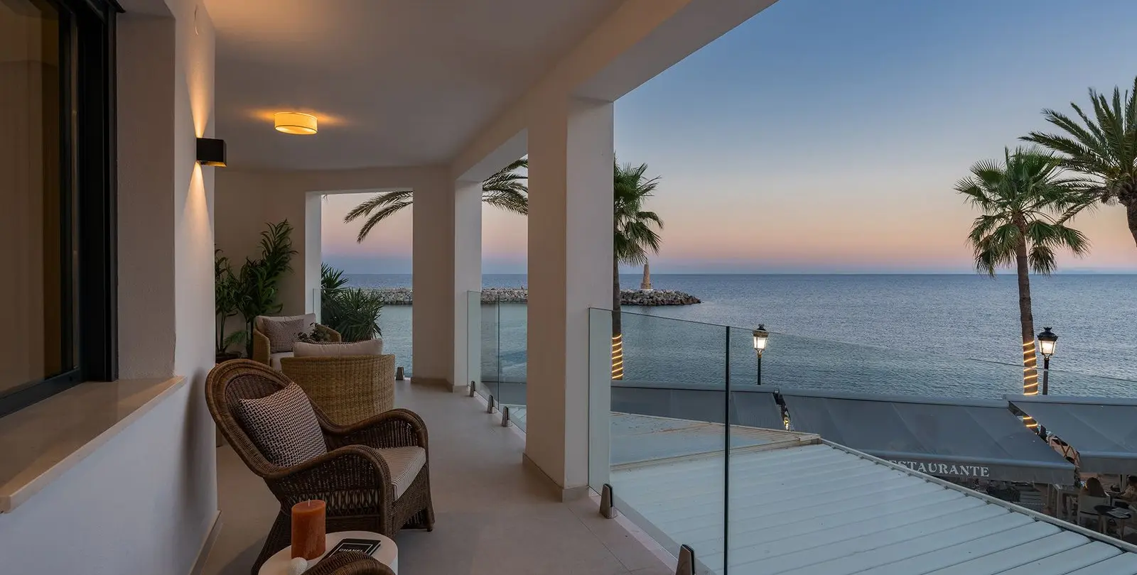 Sale of middle floor apartment in Puerto Banús 39