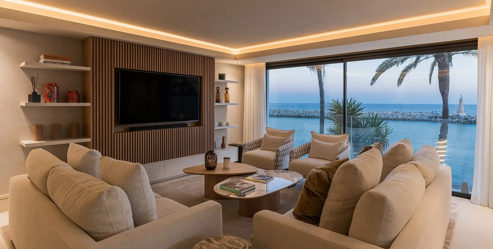 Sale of middle floor apartment in Puerto Banús 42