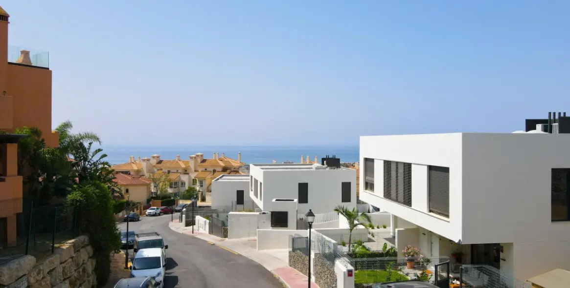 Long-term rent of townhouse in Riviera del Sol 4