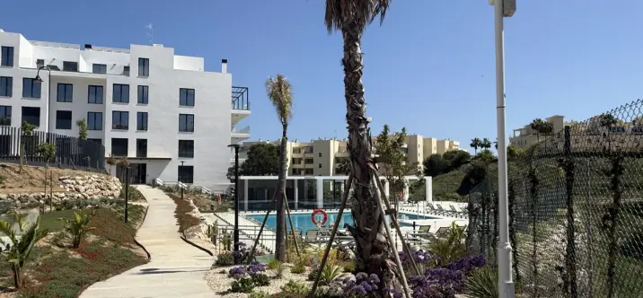 Долгосрочная аренда апартаментов на среднем этаже в Mijas Costa 0