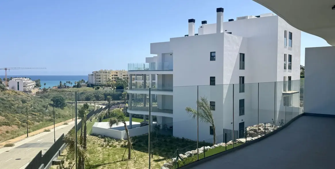 Long-term rent of middle floor apartment in Mijas Costa 3