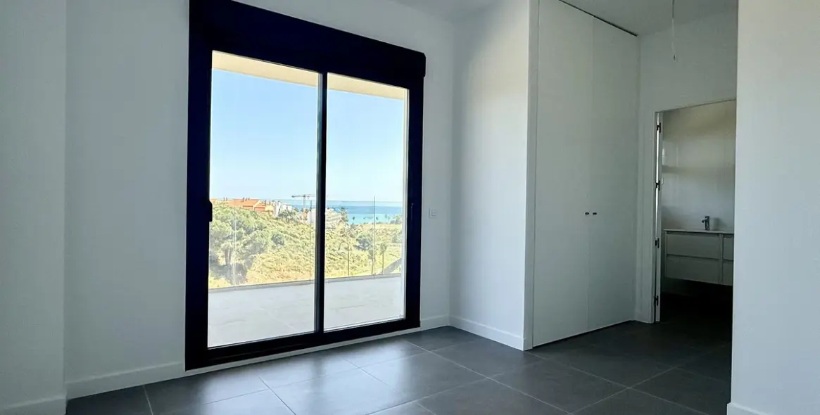 Long-term rent of middle floor apartment in Mijas Costa 8