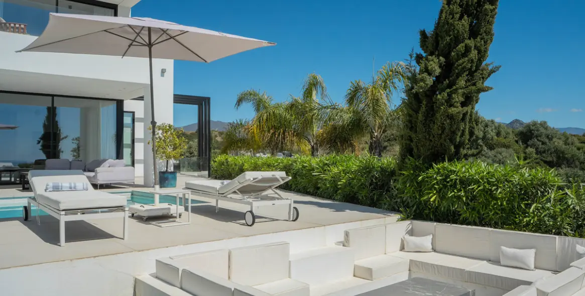 Short-term rent of detached villa in Estepona 5