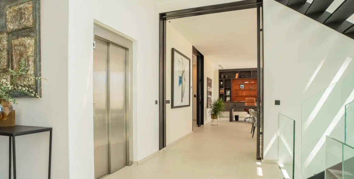 Short-term rent of detached villa in Estepona 24