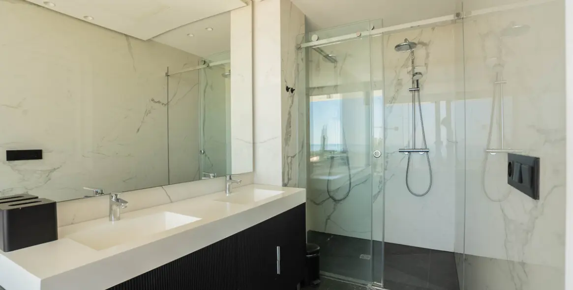Short-term rent of detached villa in Estepona 27